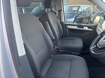 Used Volkswagen Caravelle 2017 for sale - 76718429: Photo