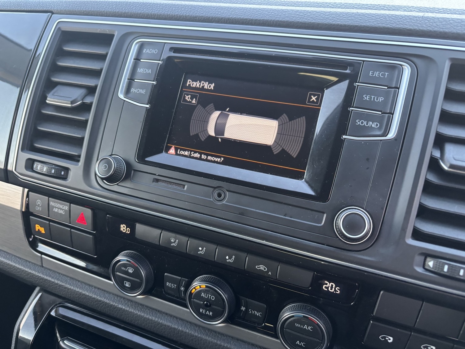 Used Volkswagen Caravelle 2017 for sale - 76718429: Photo 7