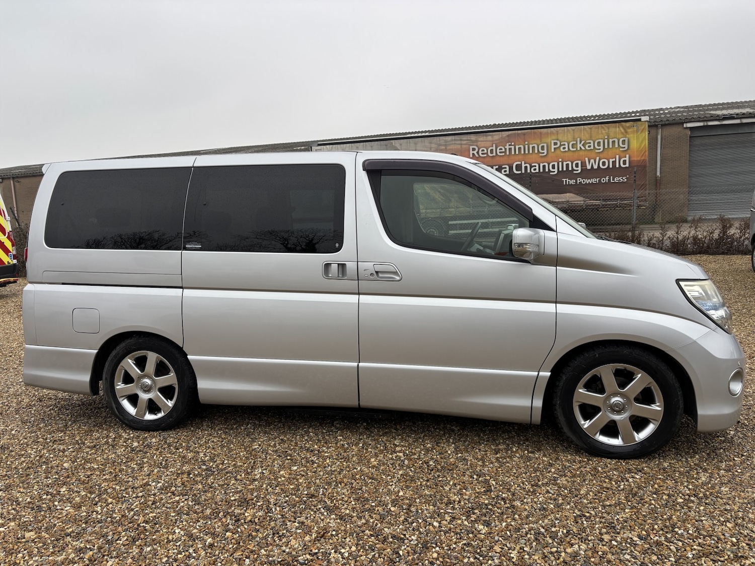 Used Nissan Elgrand 2021 for sale - 77423550: Photo 2