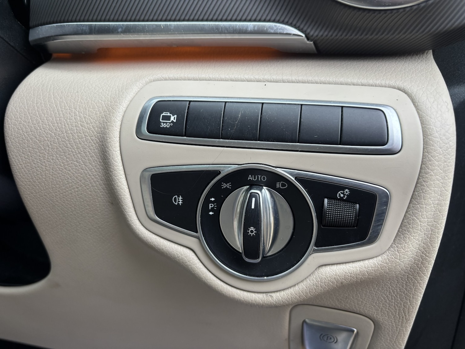 Used Mercedes-Benz V-Class 2019 for sale - 77336261: Photo 32