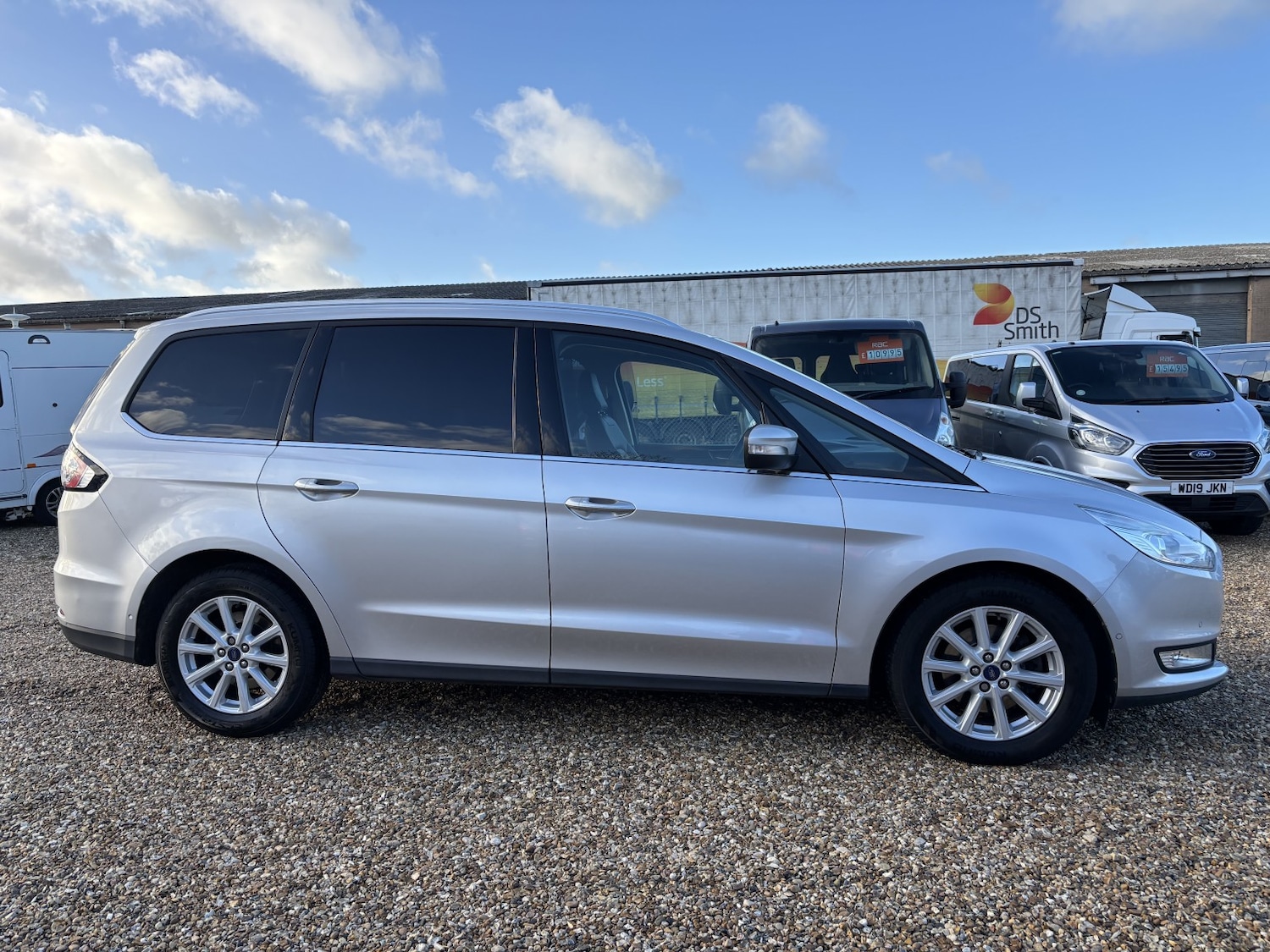 Used Ford Galaxy 2018 for sale - 77313903: Photo 2