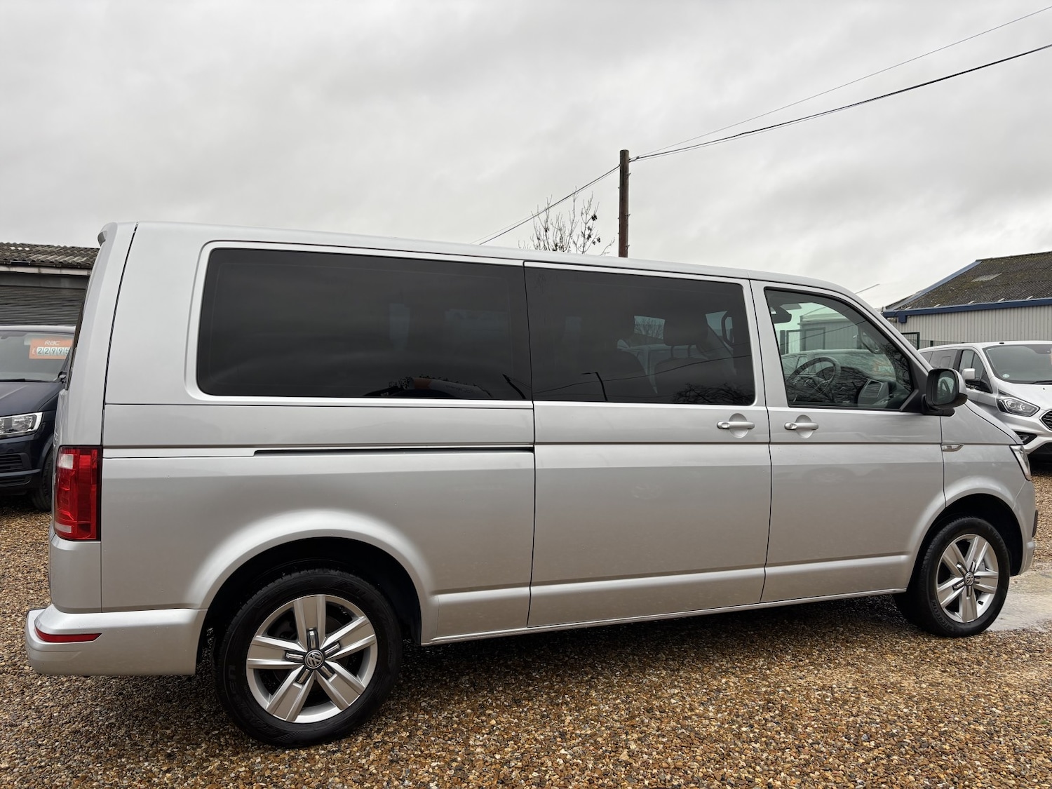 Used Volkswagen Caravelle 2017 for sale - 77313905: Photo 3