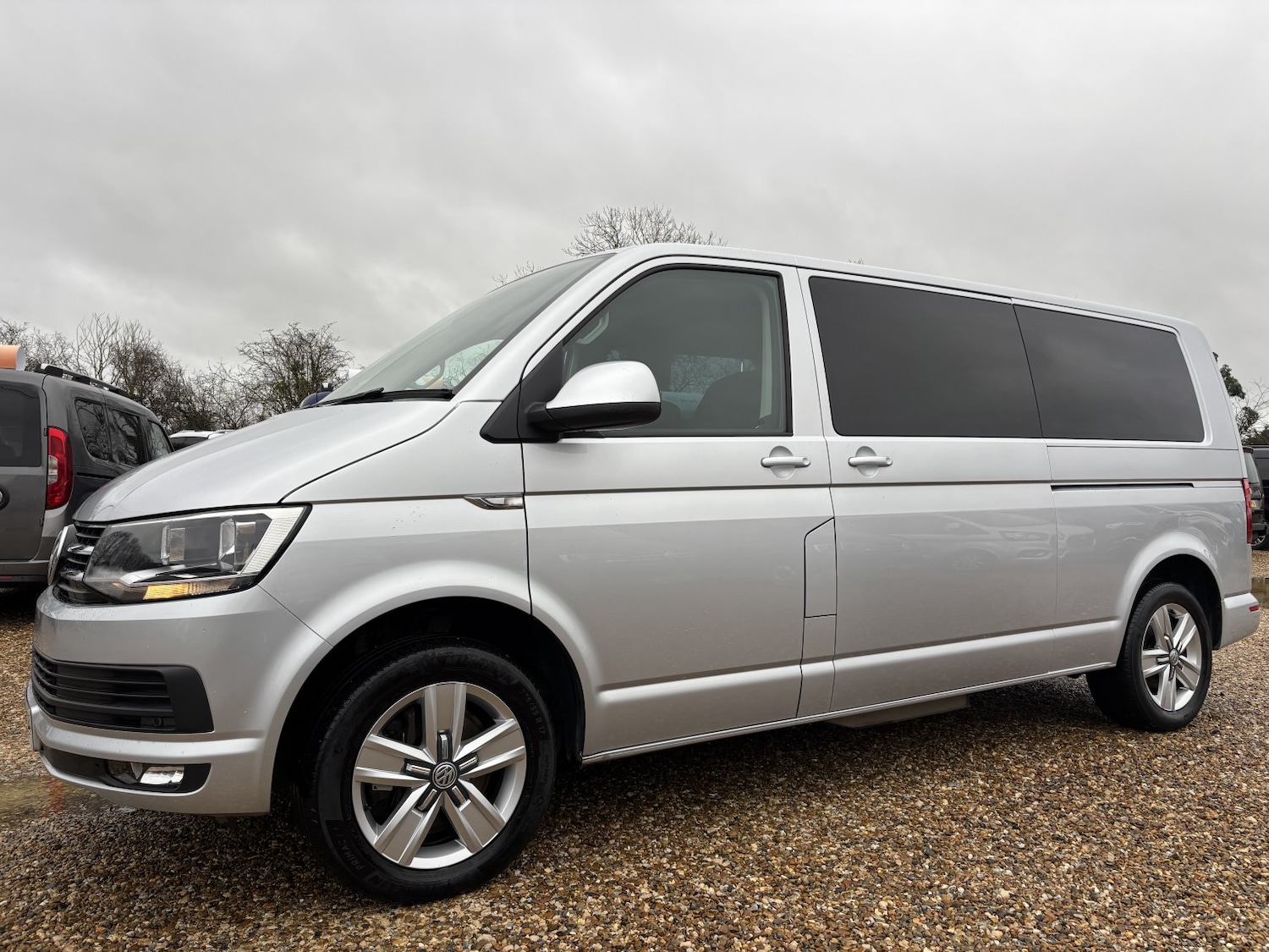 Used Volkswagen Caravelle 2017 for sale - 77313905: Photo 7