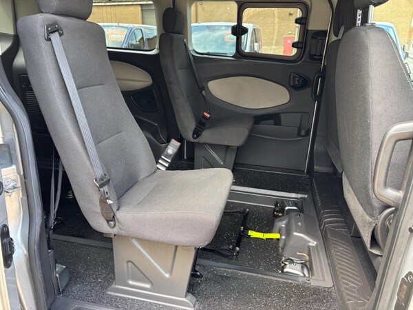 Used Ford Tourneo Custom 2017 for sale - 75029667: Photo 16