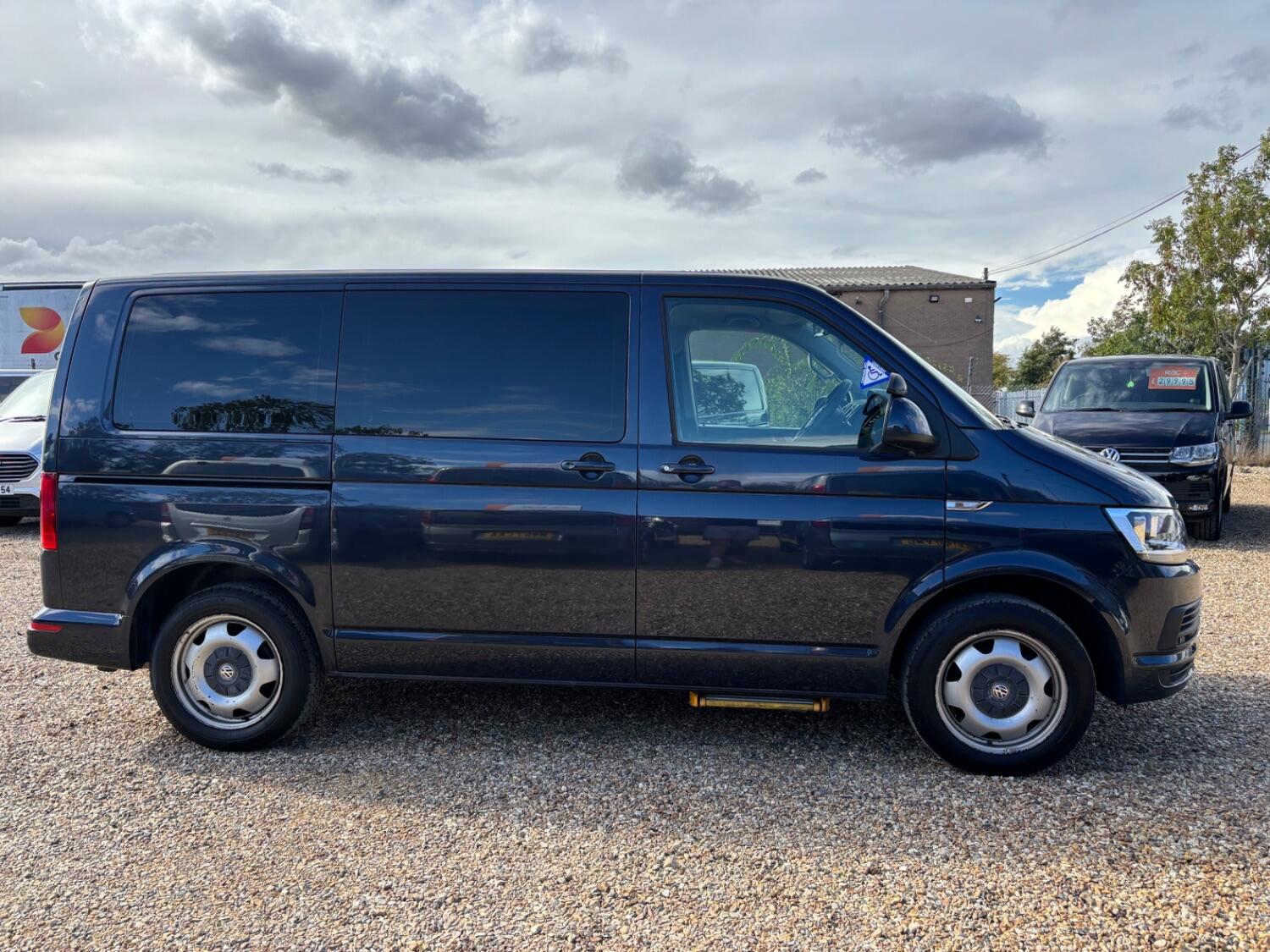Used Volkswagen Transporter Shuttle 2018 for sale - 77314112: Photo 2