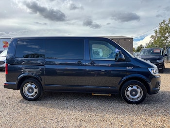 Used Volkswagen Transporter Shuttle 2018 for sale - 77314112: Photo