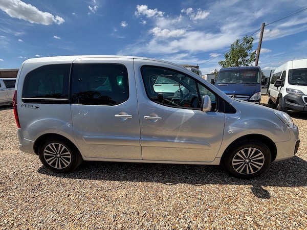 Used Peugeot Partner 2017 for sale - 76237267: Photo 2