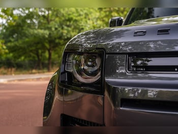 Used Land Rover Defender 2025 for sale - 75595785: Photo
