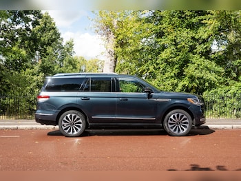 Used Lincoln Navigator 2024 for sale - 75917021: Photo