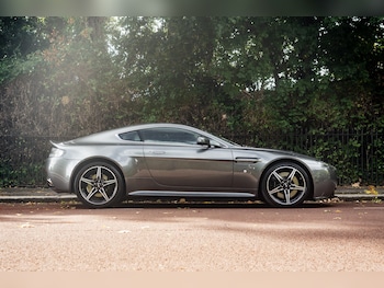 Used Aston Martin Vantage 2017 for sale - 76018111: Photo