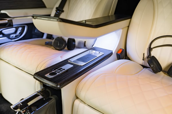 Used Mercedes-Benz V-Class 2023 for sale - 75393909: Photo 4