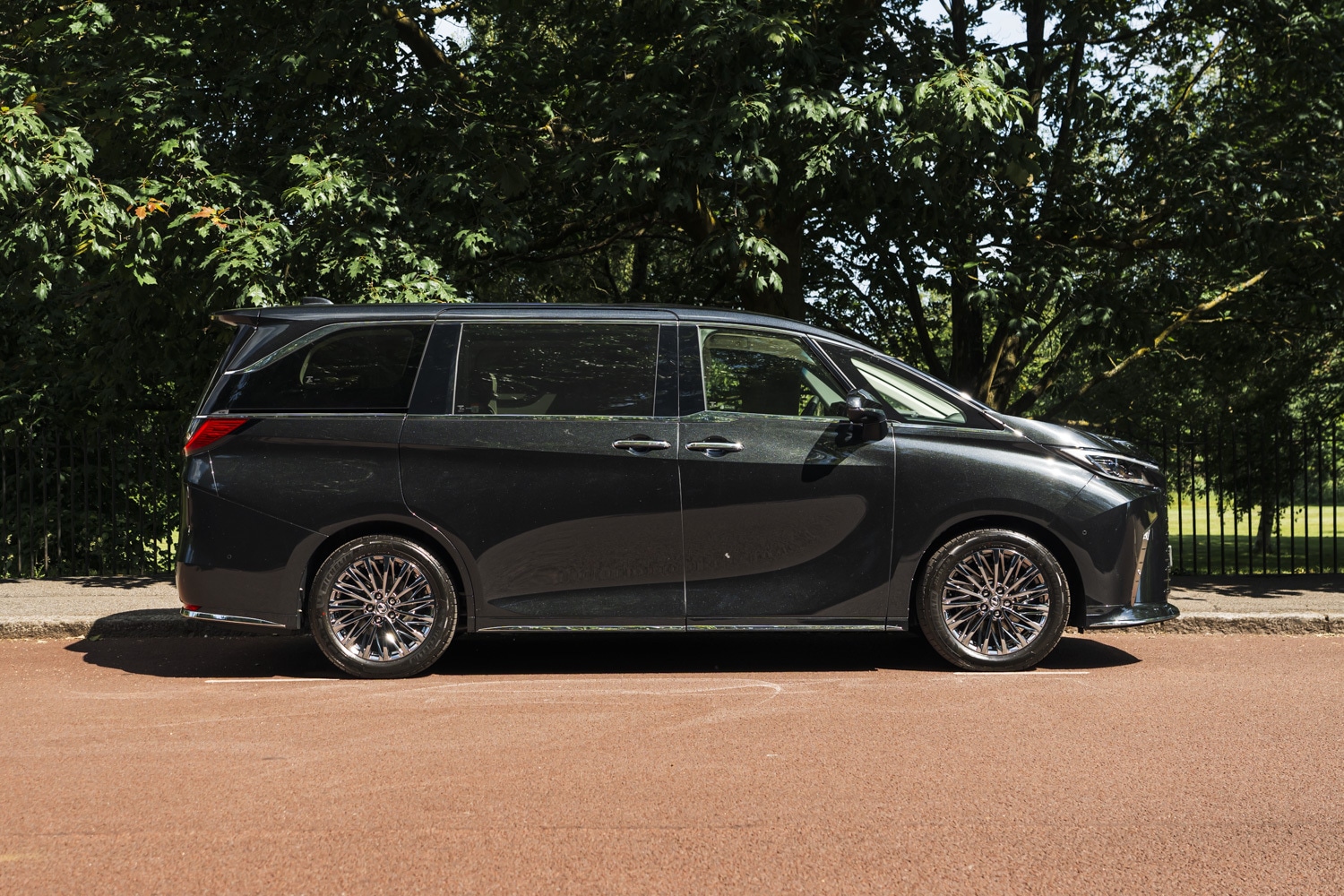 Used Lexus LM 2025 for sale - 76452077: Photo 5