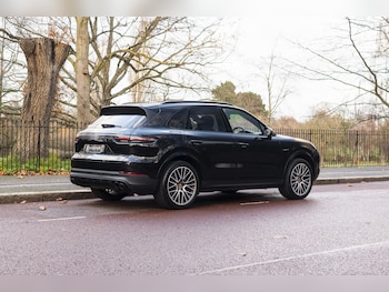 Used Porsche Cayenne 2022 for sale - 77010410: Photo