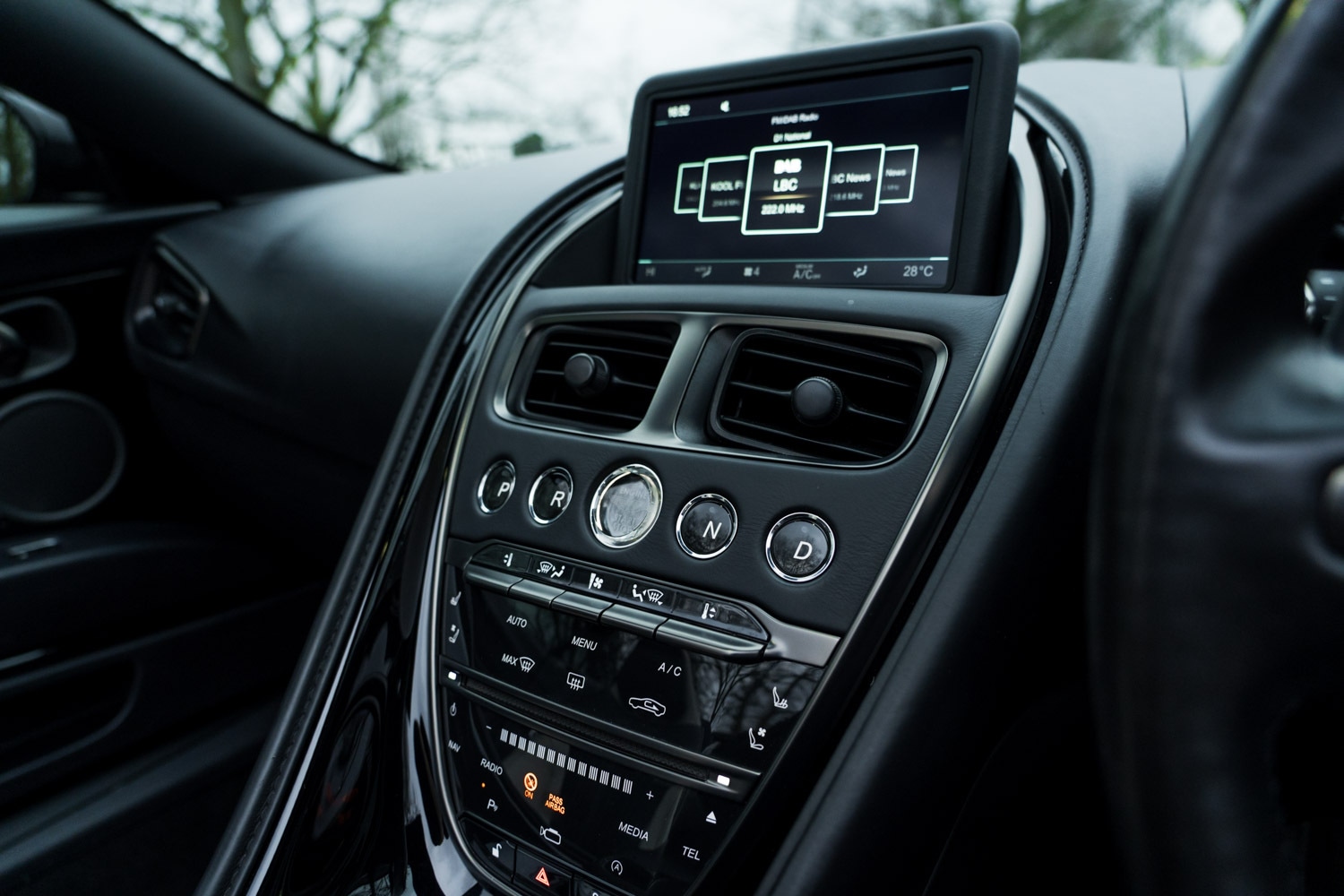 Used Aston Martin DB11 2023 for sale - 77627610: Photo 33