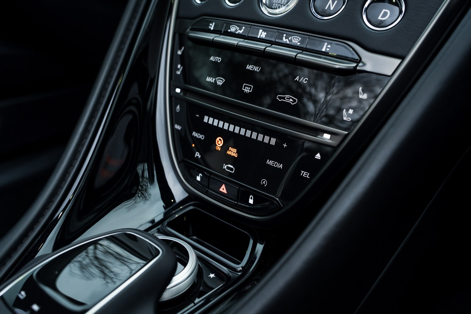 Used Aston Martin DB11 2023 for sale - 77627610: Photo 38