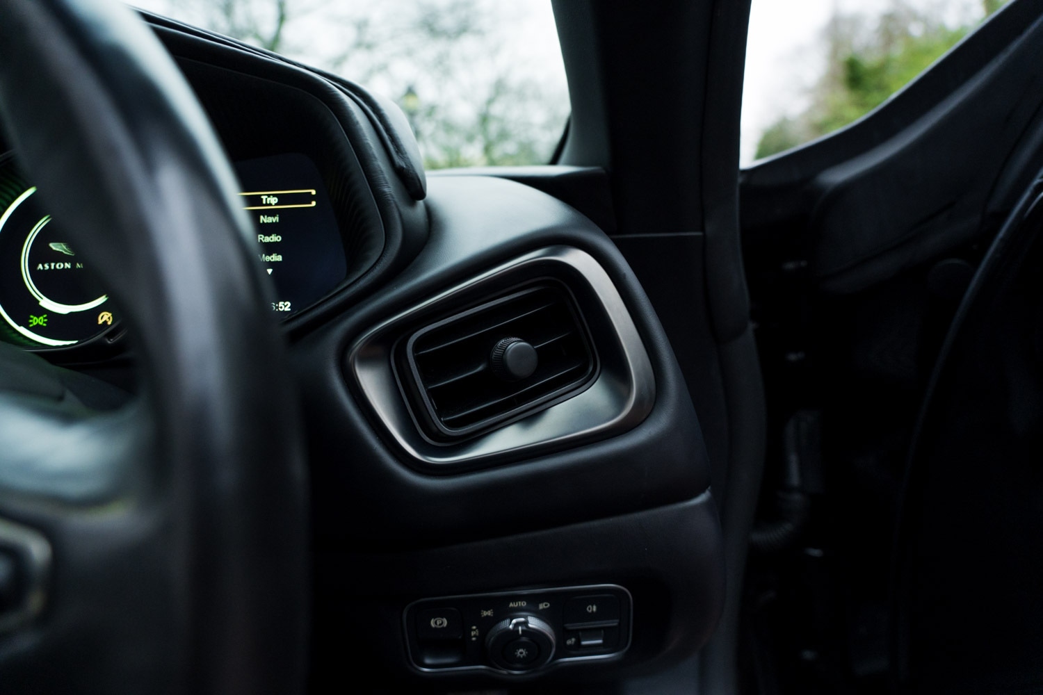 Used Aston Martin DB11 2023 for sale - 77627610: Photo 40