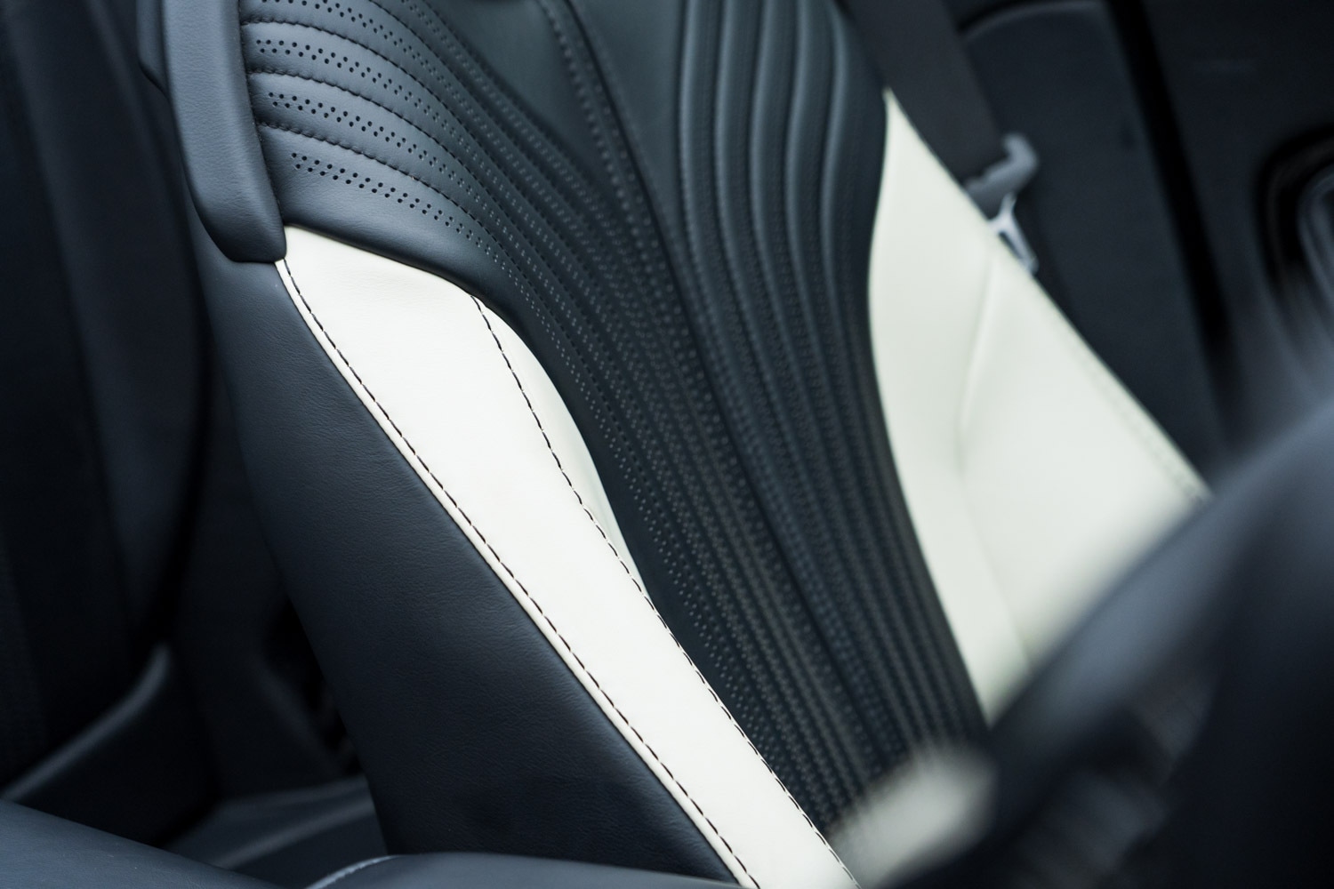 Used Aston Martin DB11 2023 for sale - 77627610: Photo 41