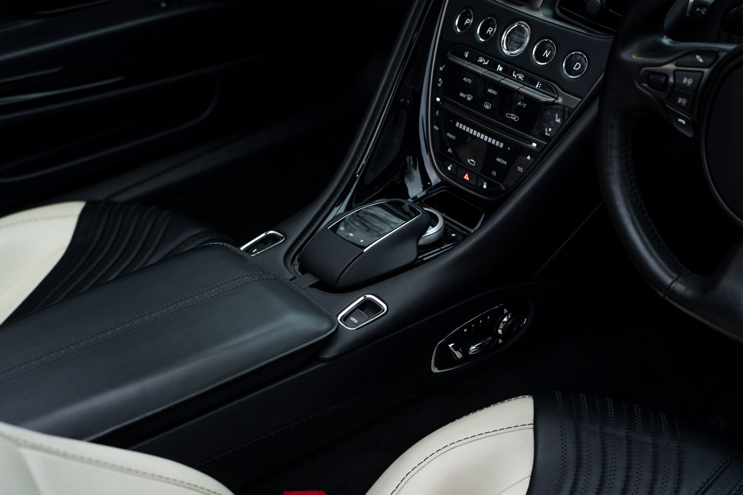 Used Aston Martin DB11 2023 for sale - 77627610: Photo 44