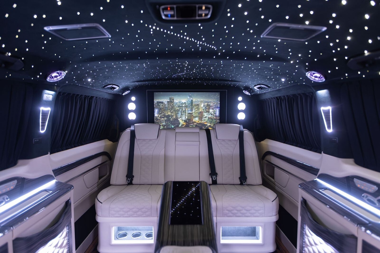 Used Mercedes-Benz V-Class 2025 for sale - 76321956: Photo 10