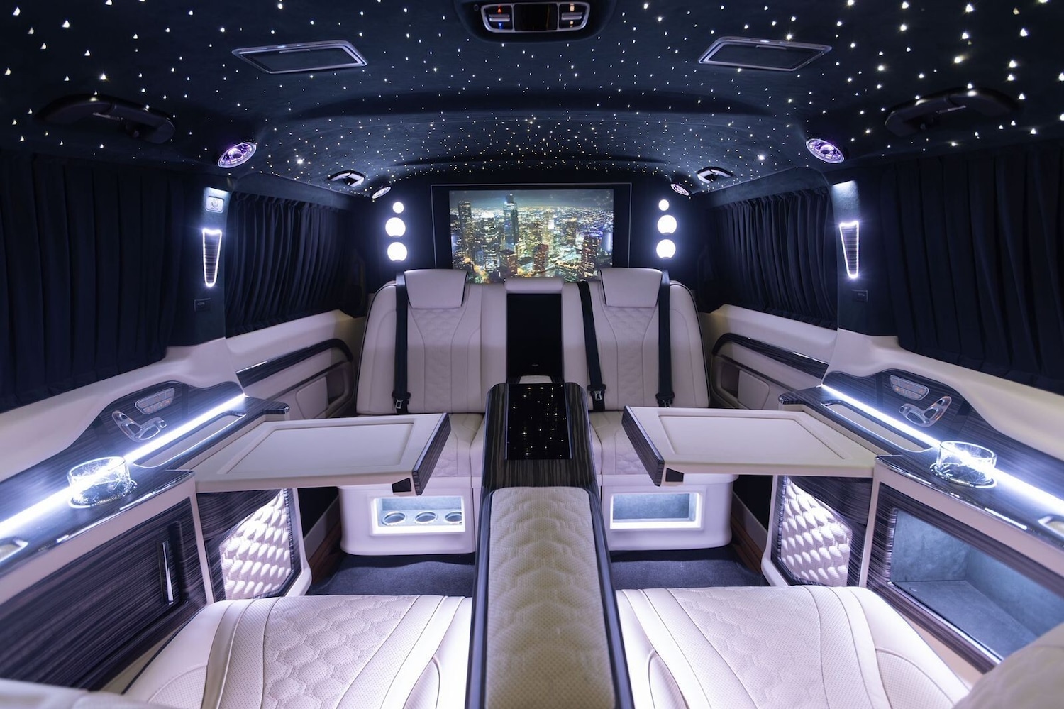 Used Mercedes-Benz V-Class 2025 for sale - 76321956: Photo 11