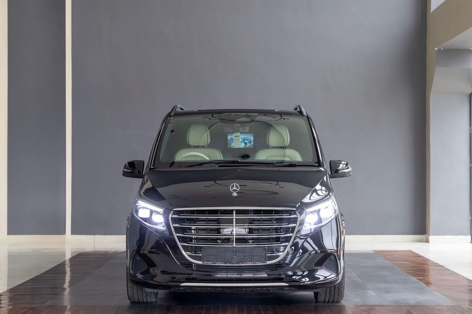 Used Mercedes-Benz V-Class 2025 for sale - 76321956: Photo 3