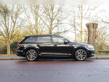 Used Audi Q7 2023 for sale - 77010447: Photo