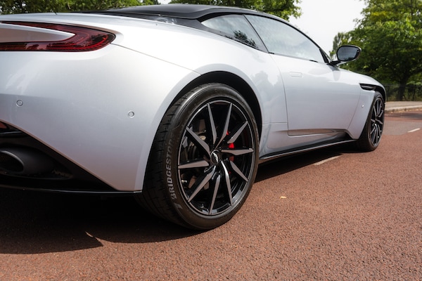 Used Aston Martin DB11 2018 for sale - 75393270: Photo 15