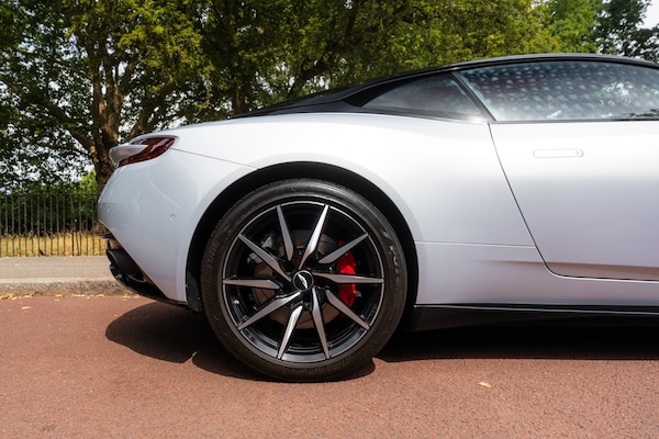 Used Aston Martin DB11 2018 for sale - 75393270: Photo 16