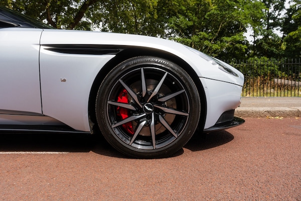 Used Aston Martin DB11 2018 for sale - 75393270: Photo 17