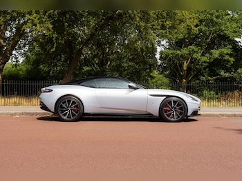 Used Aston Martin DB11 2018 for sale - 75393270: Photo