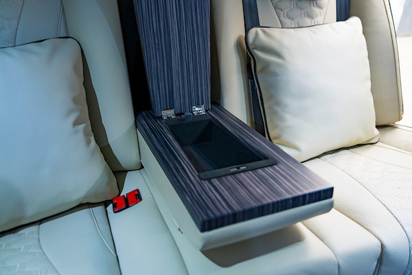 Used Mercedes-Benz V-Class 2023 for sale - 75393584: Photo 7