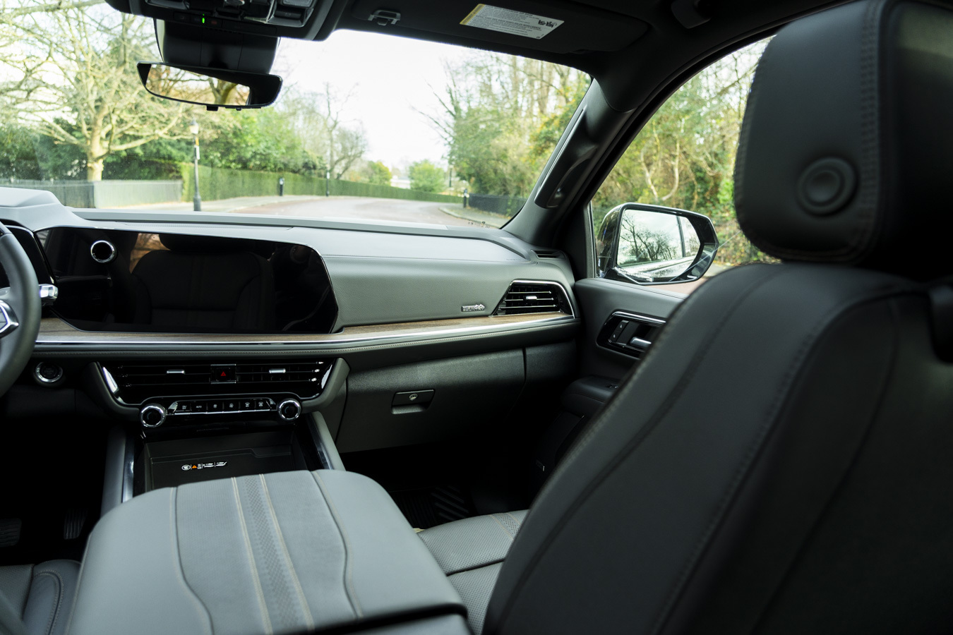 Used Chevrolet Suburban 2025 for sale - 76332142: Photo 31