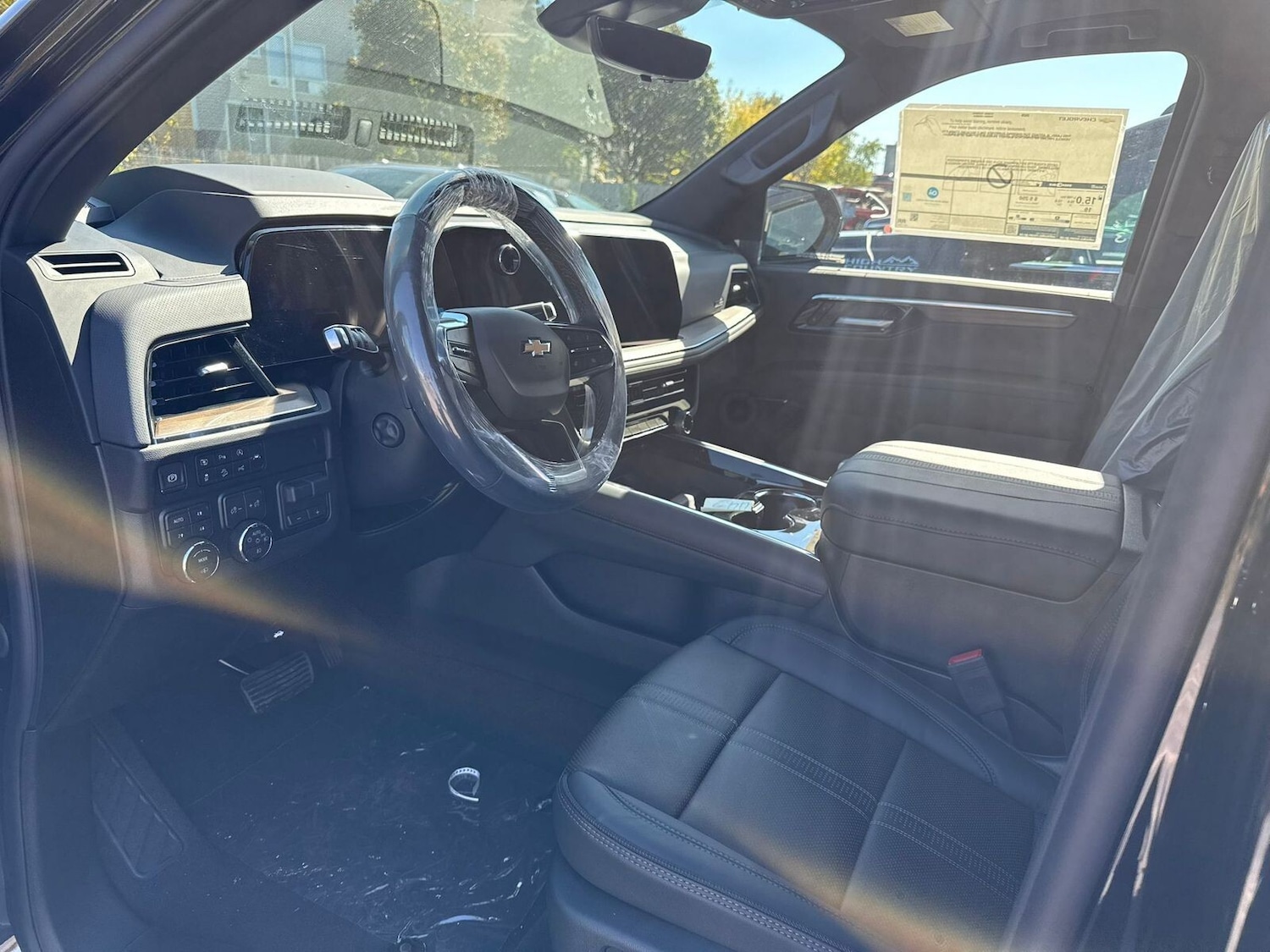 Used Chevrolet Suburban 2025 for sale - 76332142: Photo 5