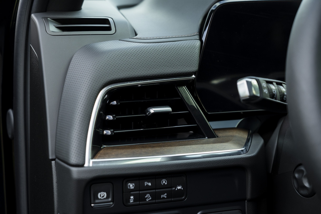 Used Chevrolet Suburban 2025 for sale - 76332142: Photo 51