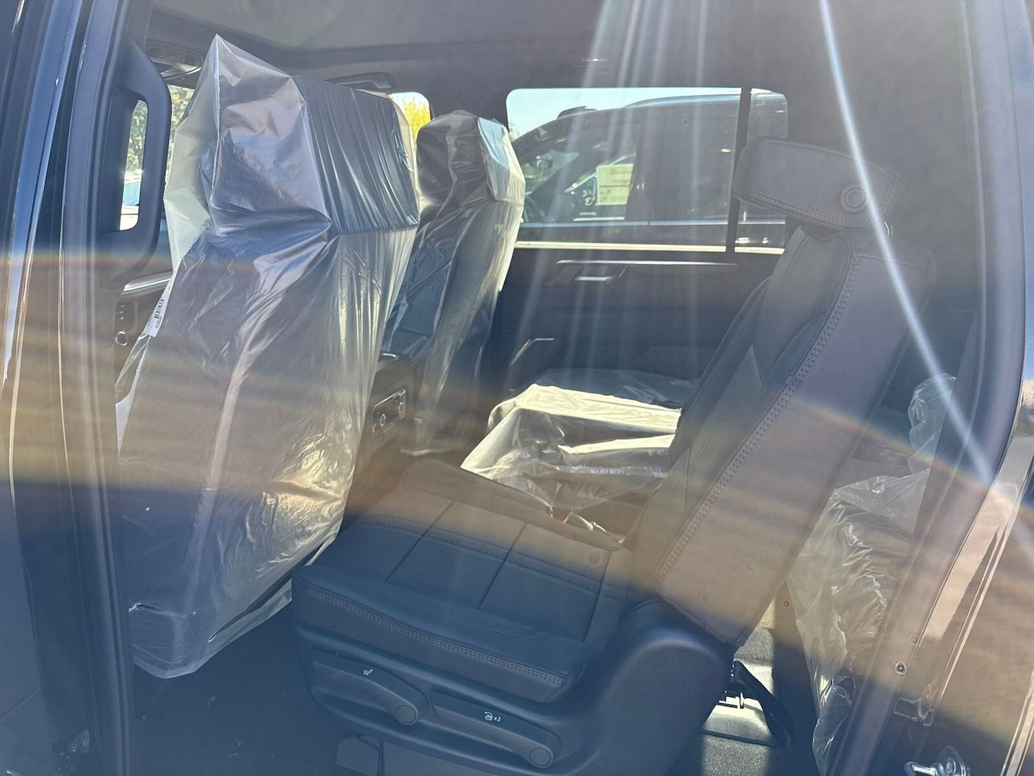 Used Chevrolet Suburban 2025 for sale - 76332142: Photo 6