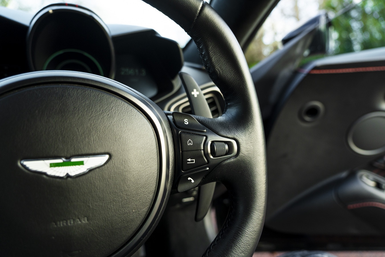 Used Aston Martin Vantage 2018 for sale - 76999415: Photo 46