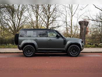 Used Land Rover Defender 2025 for sale - 77810256: Photo