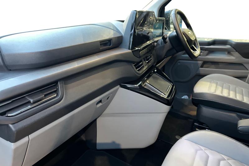 Used Ford Tourneo Custom 2025 for sale - 76568662: Photo 4