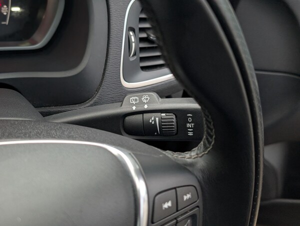 Used Volvo V40 2015 for sale - 76239146: Photo 29