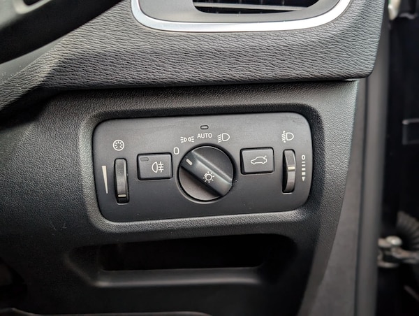 Used Volvo V40 2015 for sale - 76239146: Photo 38
