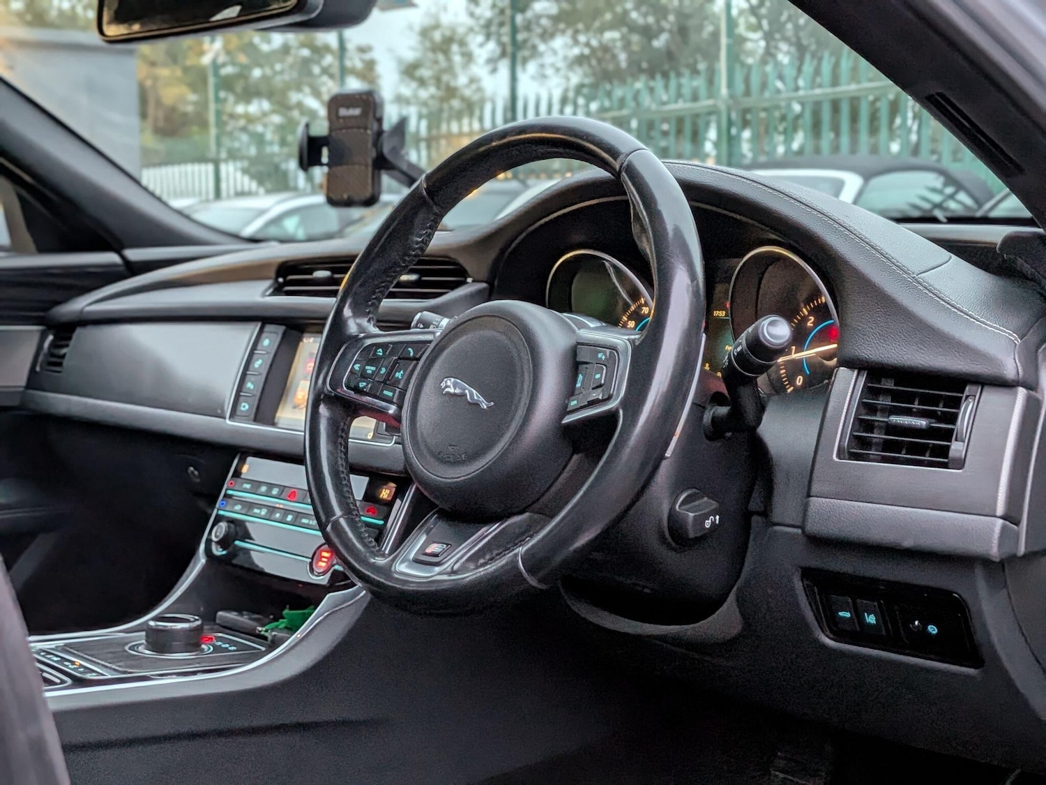 Used Jaguar XF 2017 for sale - 76360822: Photo 3