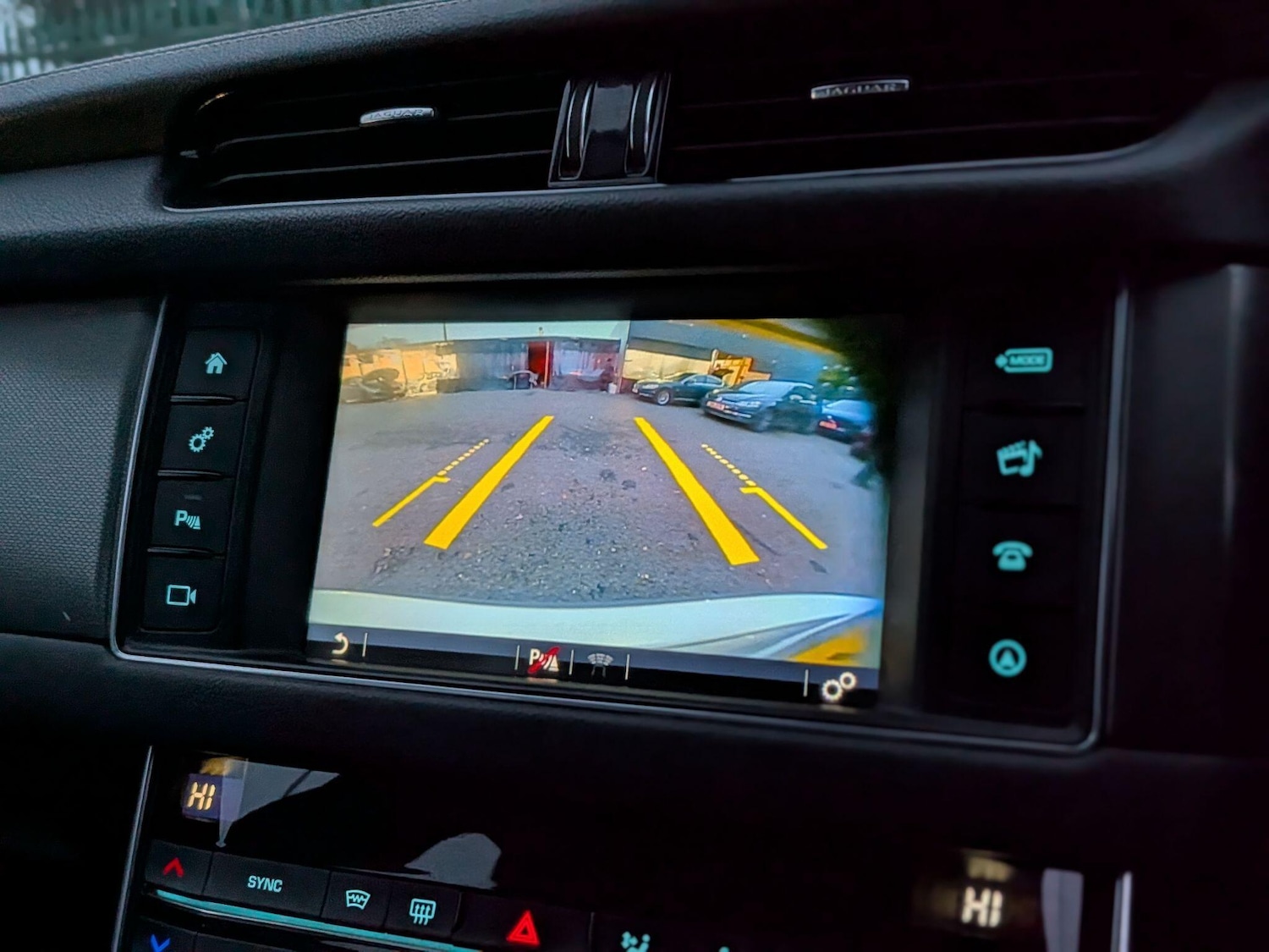 Used Jaguar XF 2017 for sale - 76360822: Photo 41