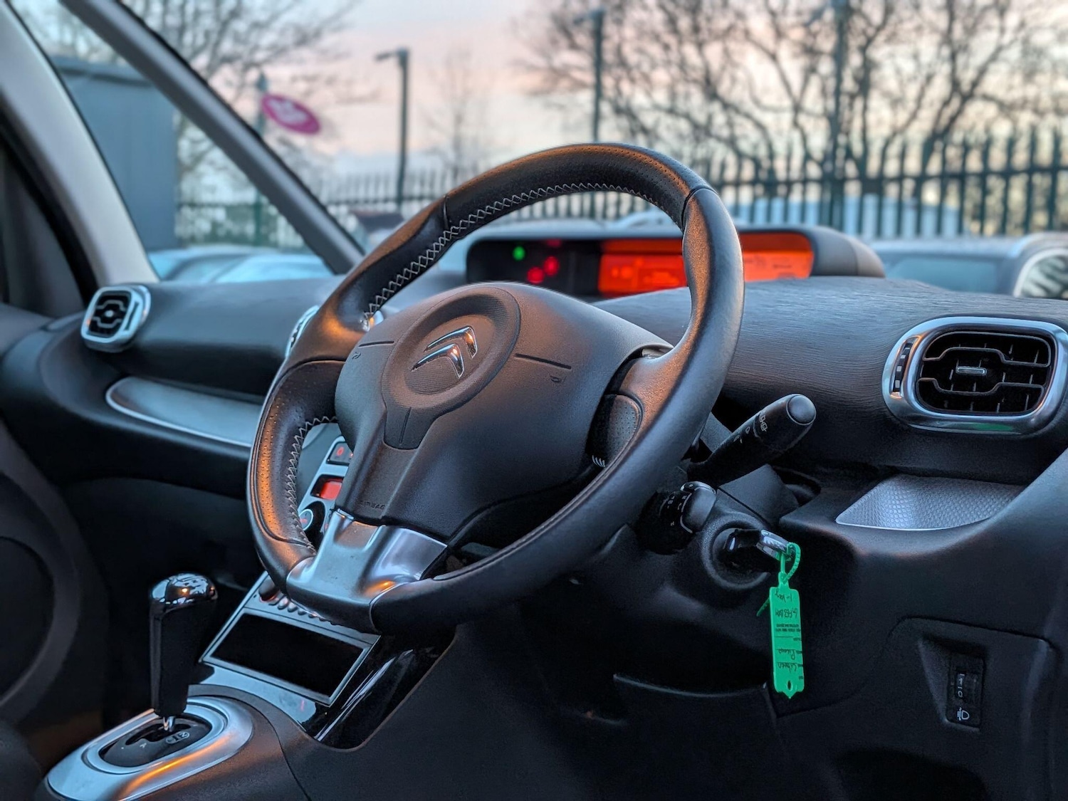 Used Citroen C3 Picasso 2013 for sale - 77376577: Photo 2