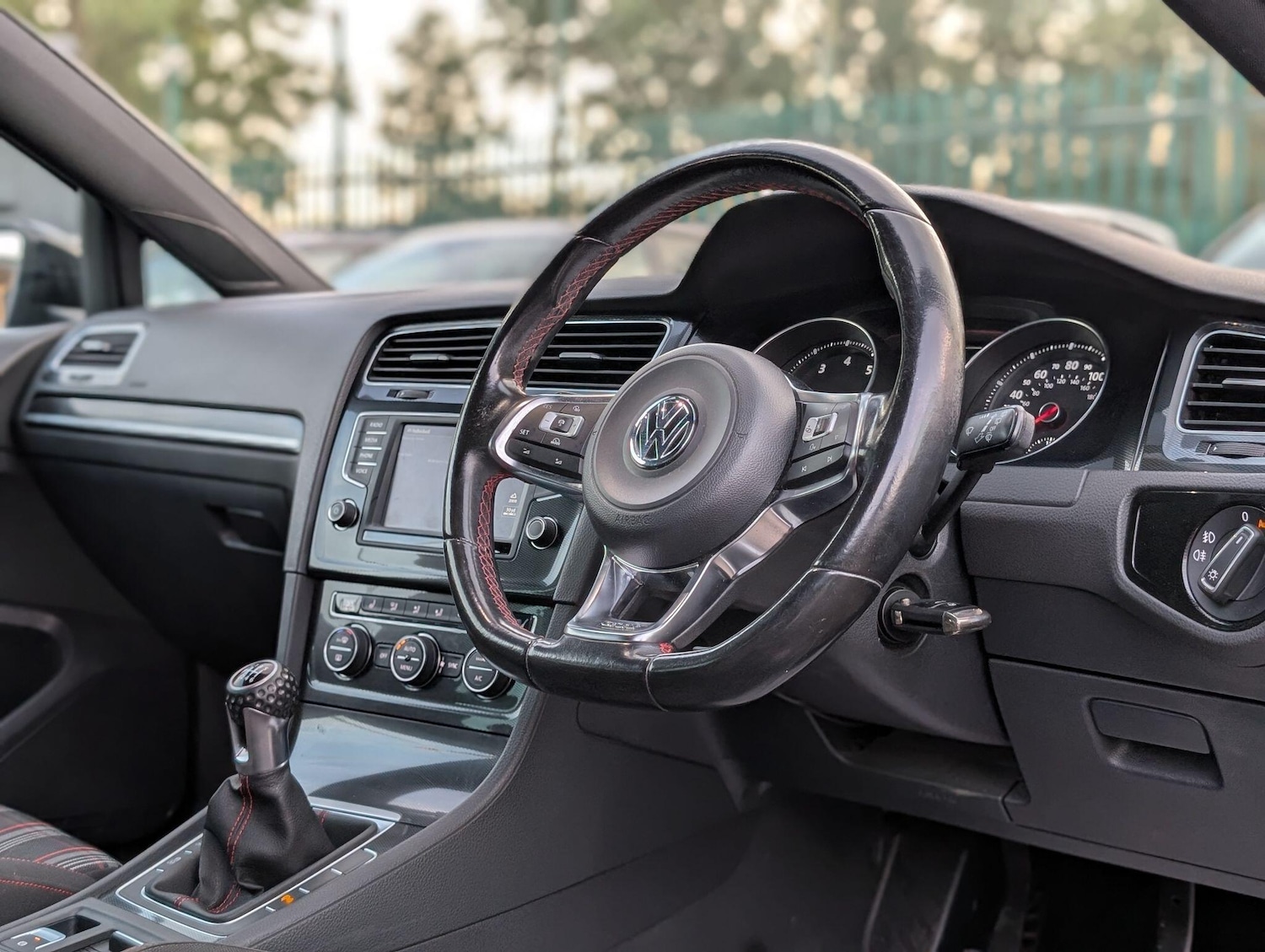 Used Volkswagen Golf 2016 for sale - 76666718: Photo 3