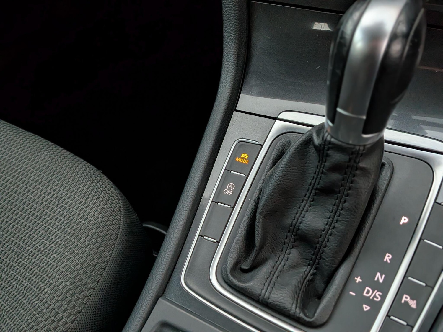 Used Volkswagen Golf 2018 for sale - 76992651: Photo 39