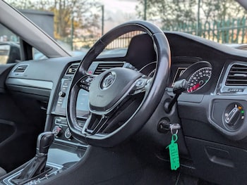 Used Volkswagen Golf 2018 for sale - 76992651: Photo