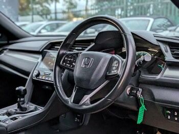 Used Honda Civic 2018 for sale - 76996175: Photo