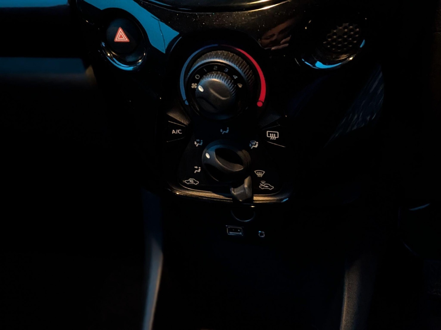 Used Toyota AYGO 2015 for sale - 76424998: Photo 38