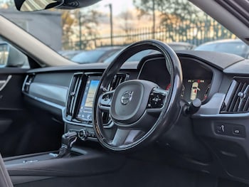 Used Volvo S90 2018 for sale - 76528017: Photo