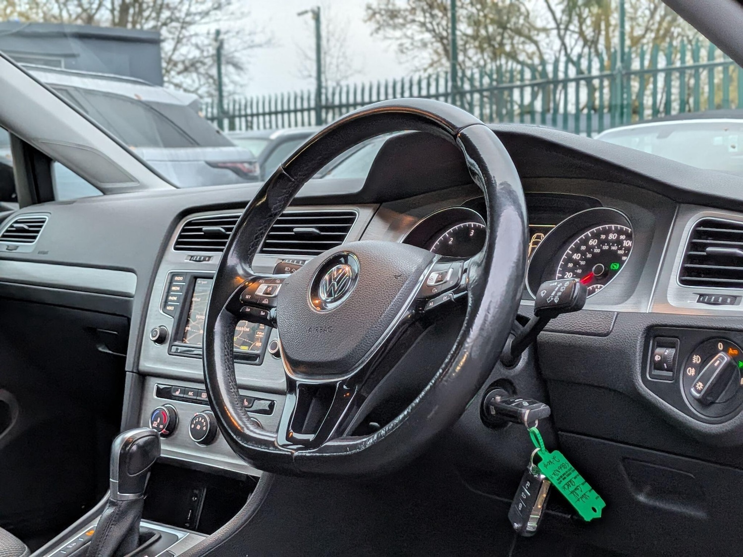 Used Volkswagen Golf 2016 for sale - 76855781: Photo 2